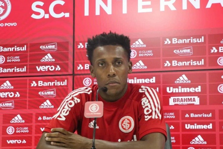 https://radiomodaorioverde.com.br/uploads/news/Moisés treina e ganha força para voltar ao Inter na Libertadores