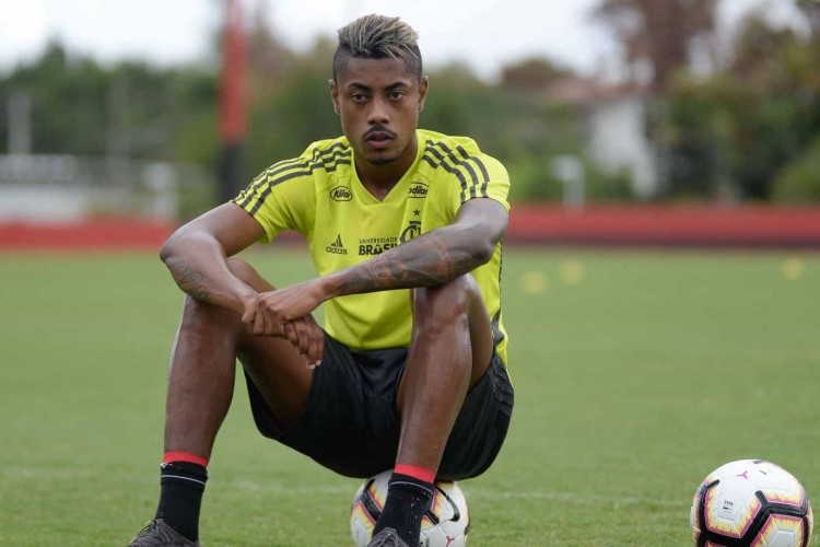 https://radiomodaorioverde.com.br/uploads/news/Flamengo renova com Bruno Henrique e confirma saída de Marí