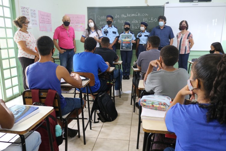 https://radiomodaorioverde.com.br/uploads/news/Prefeito Claudio Burrinho e organizadores da Guarda Mirim visitam escolas de Iturama