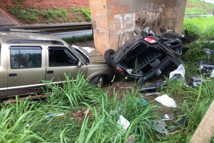 https://radiomodaorioverde.com.br/uploads/news/Motorista fica ferido após capotar carro em rodovia de Fernandópolis