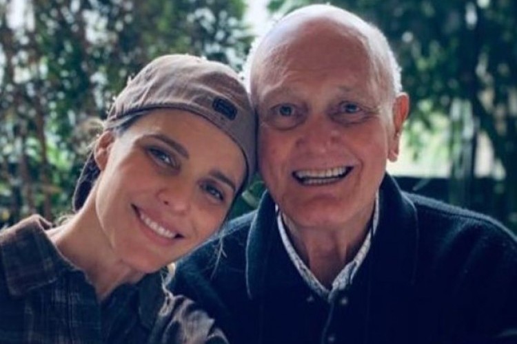 https://radiomodaorioverde.com.br/uploads/news/Fernanda Lima anuncia morte de seu pai por Covid-19: 'Descansa, paizinho'