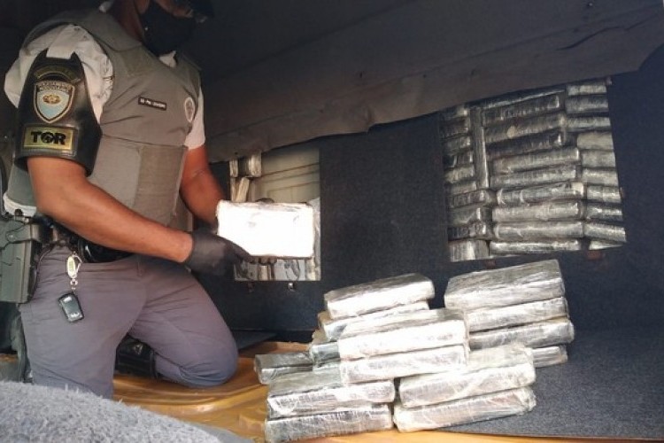 https://radiomodaorioverde.com.br/uploads/news/ Caminhoneiro é preso com 225 tijolos de cocaína em Santópolis do Aguapeí