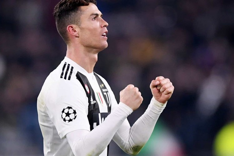 https://radiomodaorioverde.com.br/uploads/news/Com 3 gols de Ronaldo, Juventus goleia Cagliari e lidera Italiano