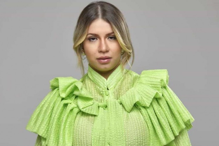 https://radiomodaorioverde.com.br/uploads/news/Marília Mendonça tem primeira linha de maquiagem anunciada