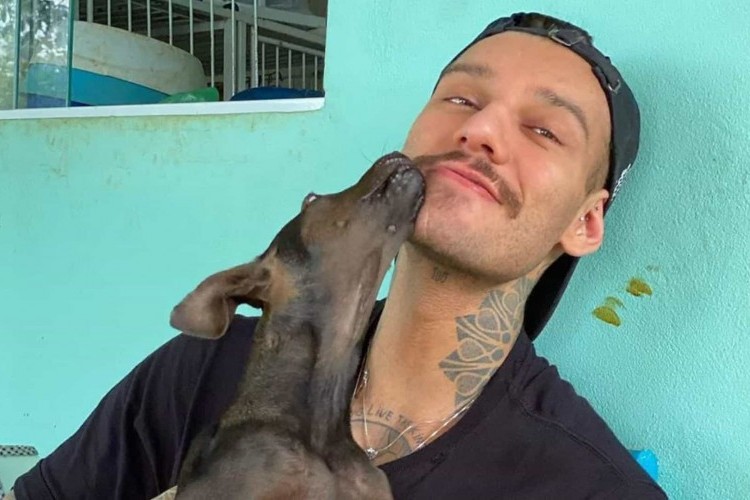 https://radiomodaorioverde.com.br/uploads/news/Lucas Lucco adota cadela que perdeu uma patinha após ser atropelada