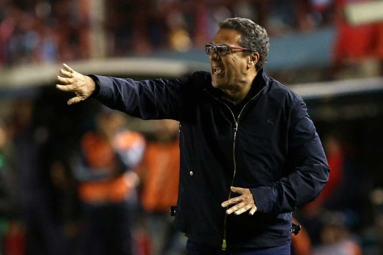 https://radiomodaorioverde.com.br/uploads/news/Luxemburgo reestreia no Palmeiras com teste na zaga e observação