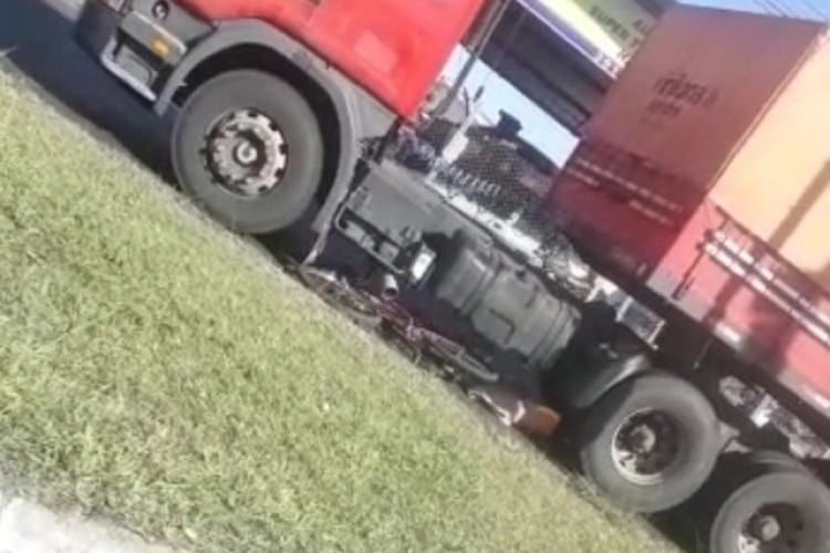 https://radiomodaorioverde.com.br/uploads/news/Ciclista morre ao ser atropelado por carreta em Uberlândia