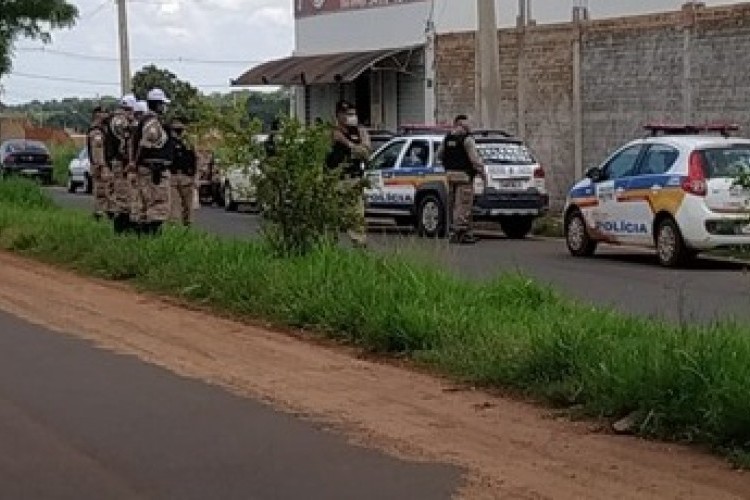 https://radiomodaorioverde.com.br/uploads/news/Iturama: Polícia Militar prende em flagrante autor de roubo em supermercado