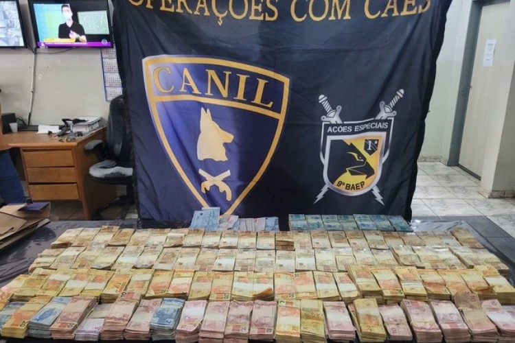 https://radiomodaorioverde.com.br/uploads/news/Polícia flagra motorista com mais de R$ 700 mil em rodovia de Santa Adélia - SP